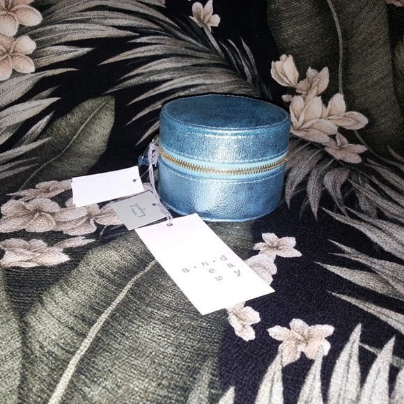 NWT Mini Blue Jewelry Case - Picture 3 of 6